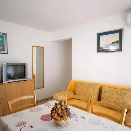 Kus, Biograd Vendégház Biograd na Moru